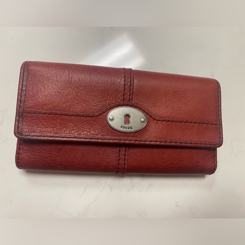 Fossil Red Leather Wallet Sophisticated Design